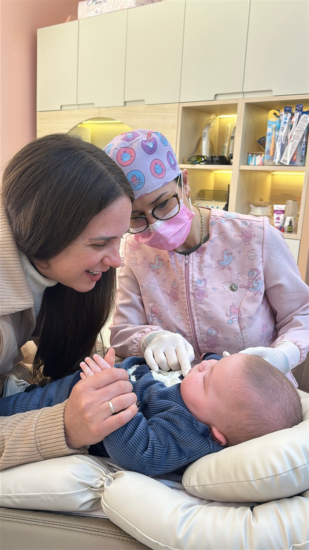 Atendimento de bebê no consultório