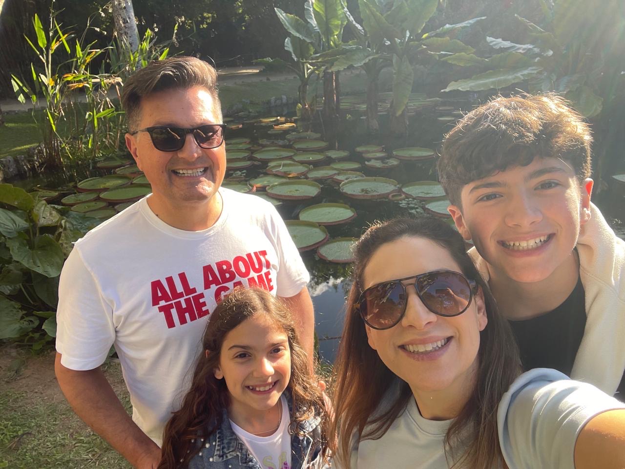 Família de Marcelo e Angélica Cabral — pais do João e Catarina